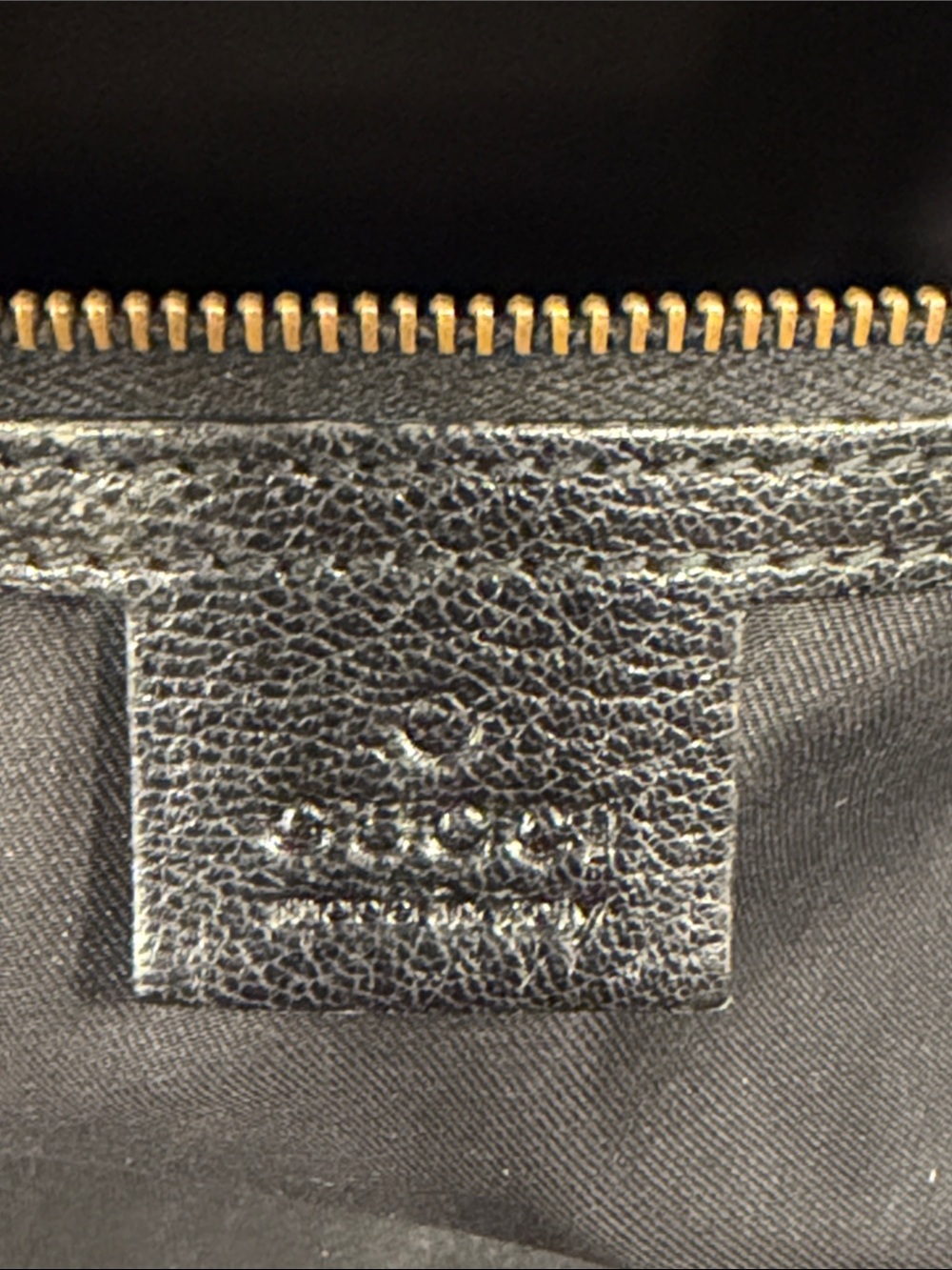 Gucci Black Leather Shoulder Bag with Gold GG Emblem - Picture 10 of 12